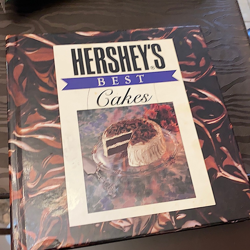Hersheyβs BEST CAKES cookbook by Wilton House